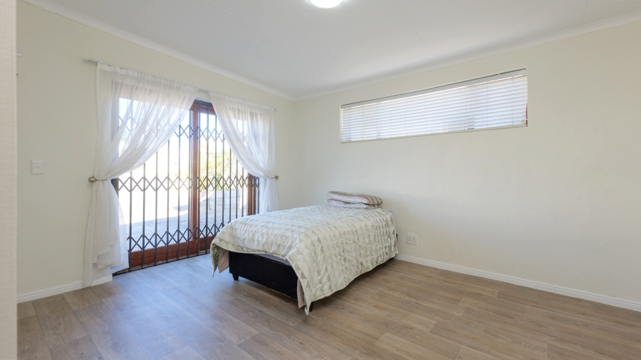 5 Bedroom Property for Sale in Bredasdorp Western Cape